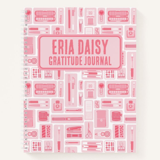 Niedliche Art liefert Muster Pink Monogramm Notizbuch (Vorderseite)