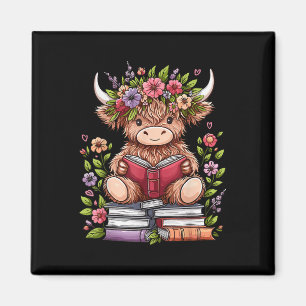 Niedliche Baby Highland Kuh mit Lesebuchmaschine Magnet