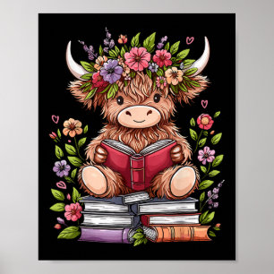 Niedliche Baby Highland Kuh mit Lesebuchmaschine Poster