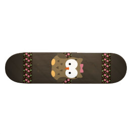 Niedliche Baby-Mädchen-Eule mit rosa Bogen Skateboard