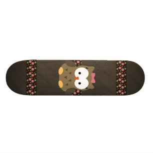 Niedliche Baby-Mädchen-Eule mit rosa Bogen Skateboard