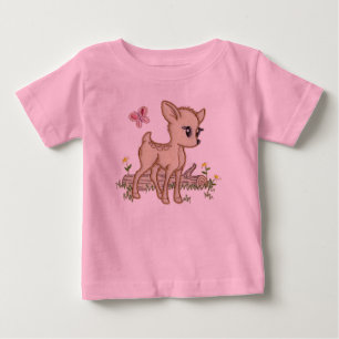 Niedliche Baby-Rotwild im Holz mit Schmetterling Baby T-shirt