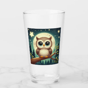 Niedliche Babyeule nachts mit Mond Glas