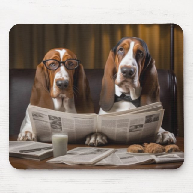 Niedliche Basset-Hunde beim Lesen einer Zeitung Mousepad (Vorne)