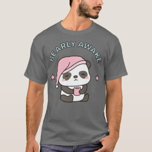 Niedliche Bearly Awake Schlafcouch mit Kaffee und T-Shirt