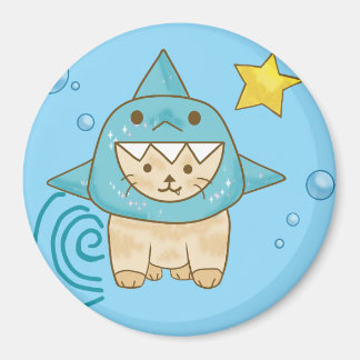 Niedliche Beige Katze in Haikostüm Aqua-Meer thema Magnet