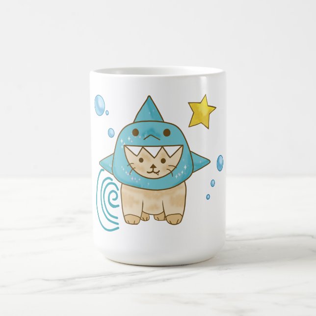 Niedliche Beige-Katze in Haikostüme, Wassermeer zu Kaffeetasse (Mittel)