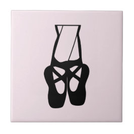 Niedliche Black Ballet Slippers und Pointe Fliese