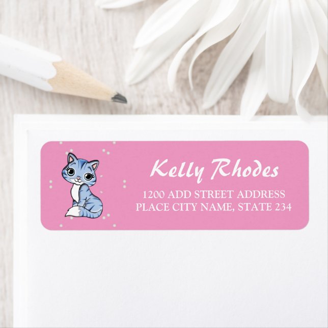 Niedliche blaue Katze auf rosa (Insitu)