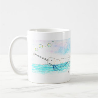 Niedliche blubbelnde Narwhal Wasserfarbe Kaffeetasse