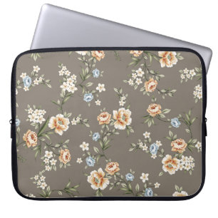 niedliche Blume mit Blätter auf grauem Hintergrund Laptopschutzhülle