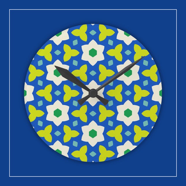 Niedliche Blume über blaue und grüne geometrische  Runde Wanduhr (Von Creator hochgeladen)