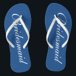 Niedliche Blumenmotive Flip Flops<br><div class="desc">Niedliche Hochzeitsflip-Flops in Blau und Weiß für Brautmädchen. Benutzerdefinierte Hintergrund- und Bandfarbe personalisierbar mit Namen oder Monogramm Initialen optional. Moderne seine und ihre Keilsandalen mit stilvoller Schrift-Kalligrafie-Typografie. Elegantes Gastgeschenk für Hochzeit, Hochzeit, Hochzeit, Brautparty, Verlobung, Jubiläum, Grillen, Bachelorette, Bachelor, Wochenendausflug für Mädchen usw. Machen Sie Ihre eigenen Flipflops für Braut und...</div>