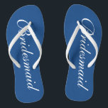 Niedliche Blumenmotive Flip Flops<br><div class="desc">Niedliche Hochzeitsflip-Flops in Blau und Weiß für Brautmädchen. Benutzerdefinierte Hintergrund- und Bandfarbe personalisierbar mit Namen oder Monogramm Initialen optional. Moderne seine und ihre Keilsandalen mit stilvoller Schrift-Kalligrafie-Typografie. Elegantes Gastgeschenk für Hochzeit, Hochzeit, Hochzeit, Brautparty, Verlobung, Jubiläum, Grillen, Bachelorette, Bachelor, Wochenendausflug für Mädchen usw. Machen Sie Ihre eigenen Flipflops für Braut und...</div>