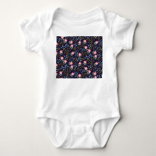 Niedliche Blüte: Farbenfrohe Blume Muster. Baby Strampler