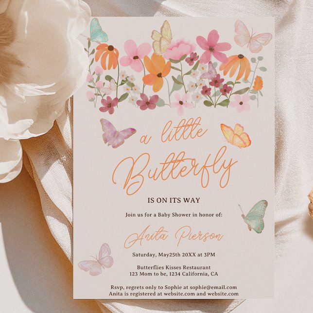 Niedliche Boho-Wildblumen kleine Schmetterlingsdus Einladung (Cute boho wildflowers little butterfly baby shower invitation on pink)