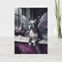 Niedliche Boston Terrier Fairy in einer Lila Badew