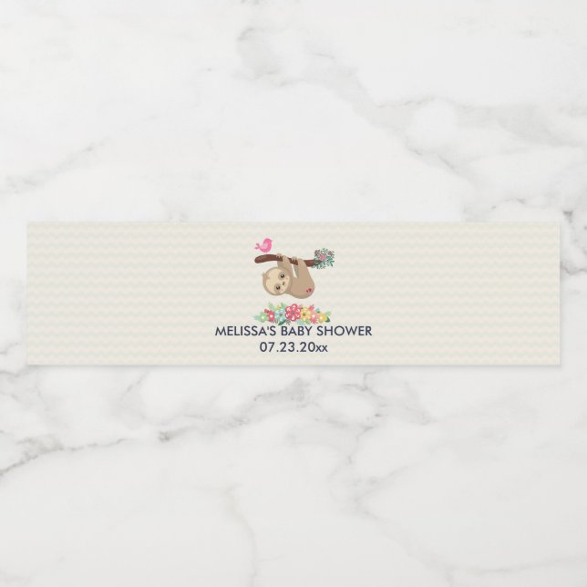 Niedliche braune Faulenzer mit Dusche auf dem Kopf Wasserflaschenetikett (Einzelnes Label)