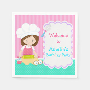 Niedliche Brünette Girl Baking Geburtstagsparty Serviette