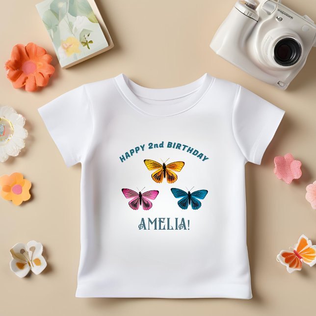 Niedliche Butterfly Girl Birthday Party Guest Baby T-shirt (Von Creator hochgeladen)