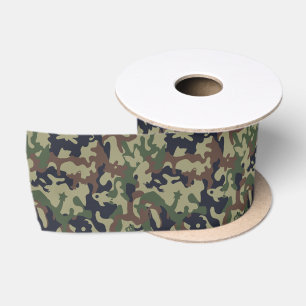 Niedliche Camouflage - Waldfläche grün Satinband