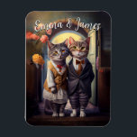 Niedliche Cat Couple Wedding - individuell einstel Magnet<br><div class="desc">Das wunderschöne Katzenpaar steht stolz, hochzeitsgekleidet, vor ihrer nächsten Familie und Freunden, während sie sich mit Liebe austauschen. Ihre Augen strahlen vor Freude und Emotion aus, während sie sich gegenseitig verpflichten, und ihr kleines Publikum ist voller Liebe und Unterstützung für das Paar. Das Lächeln des Paares ist ansteckend, und das...</div>