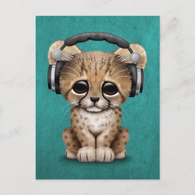 Niedliche Cheetah Cub Dj Tragen Kopfhörer auf Blue Postkarte (Vorderseite)