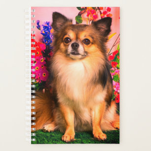 Niedliche Chihuahua Amid Spring Blumen Planer