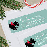 Niedliche Christmas Scottie Dog Aquamarin bearbeit<br><div class="desc">Mit diesen niedlichen Rücksendeadressen-Aufklebern verleihen Sie der Urlaubssaison ein wenig skurrilen Charme. Eine bearbeitbare Vorlage, personalisiert mit Ihrem Namen und Ihrer Adresse, perfekt für Weihnachtskarten und Geschenke. Dieses festliche Design zeigt originelle Kunstwerke eines schottischen Hundes, der einen roten Bogen trägt, während er im Schnee beißt! Farben: blau-grün, aquamarin, schwarz, rot...</div>
