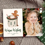 Niedliche Cookies und Kakao-Foto Feiertagskarte<br><div class="desc">Niedliche Weihnachtskarte mit einer rustikalen Kiefernkaffee-Tasse, die mit köstlicher heißer Schokolade, einem Lebkuchen, einem Marshmallow und einem Bonbons überfüllt ist. "Warme Wünsche" wird in einem dunkelgrünen Skript mit cremefarbenem Hintergrund angezeigt. Personalisieren Sie die heiße Kakaokarte mit Ihrem Namen, dem Jahr und Ihrem bevorzugten vertikalen Foto. Die Weihnachtskarte kehrt sich um...</div>