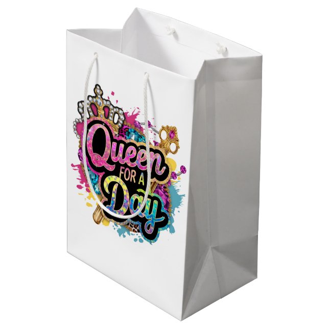 Niedliche Dame Queen Birthday Party Mittlere Geschenktüte (Rückseite Schrägansicht)