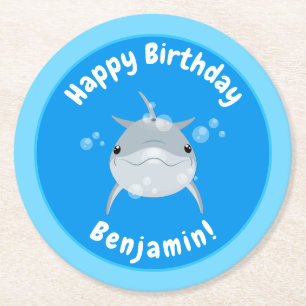 Niedliche Delfinblasen Cartoon Illustration Runder Pappuntersetzer