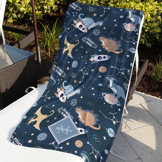 Niedliche Dinosaurier in Space Pattern Kids Strandtuch (Von Creator hochgeladen)
