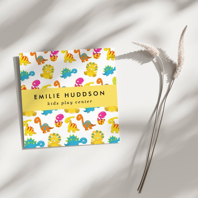 Niedliche Dinosaurier, Kinderspielzentrum, Aktivit Quadratische Visitenkarte (Von Creator hochgeladen)