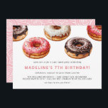 Niedliche Donuts | Fun Sweet Kids Girls Geburtstag Einladung<br><div class="desc">Spaß Geburtstagsfeierlichkeiten mit köstlichen Donuts,  die das Oberteil der Karte bedecken. Kann in jedes Alter geändert werden. Auf der Rückseite ist Baby-Rosa mit einem wirbelförmigen Muster.</div>