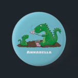 Niedliche Drachen braten Marshmallows Cartoon Button<br><div class="desc">Diese bezaubernden Drachen braten Marshmallows! Gezeichnet im niedlichen Cartoon-Illustrationsstil.</div>