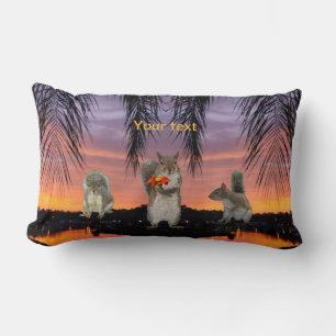 Niedliche Eichhörnchen bei tropischem Sonnenunterg Lendenkissen
