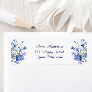 Niedliche elegante blaue Wildblumenwiese