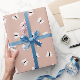 Niedliche, elegante Schmetterlinge in Rosa Geschenkpapier