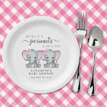 Niedliche Elephant Twin Girls Babydusche Pappteller<br><div class="desc">Niedliche Teller für die Babydusche von Zwillingsmädchen mit "Two Sweet Little Peanuts Are On Your Way" in sanft grauer Typografie und einem stilvollen Drehbuch mit Wimpern und rosa Aquarellen von Elefanten von kleinen Mädchen. Personalisieren Sie den Namen der Mutter und das Duschdatum in schlichter grauer Typografie.</div>
