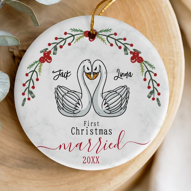 Niedliche erste Weihnachtszeit verheiratete Weißvö Keramik Ornament (Von Creator hochgeladen)