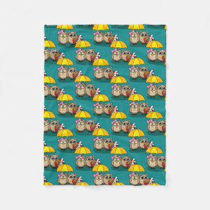 Niedliche Eule mit Schirm und Schokolade Fleecedecke