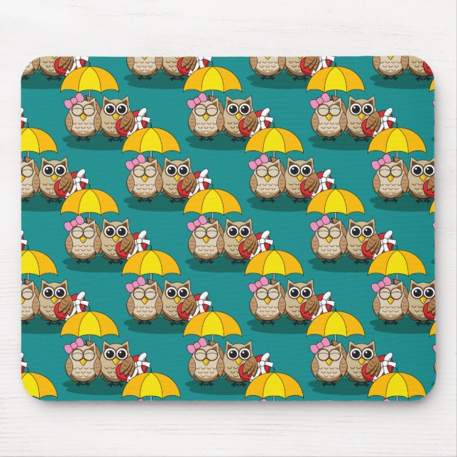 Niedliche Eule mit Schirm und Schokolade Mousepad (Vorne)