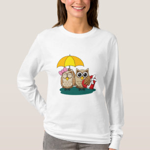 Niedliche Eule mit Schirm und Schokolade T-Shirt