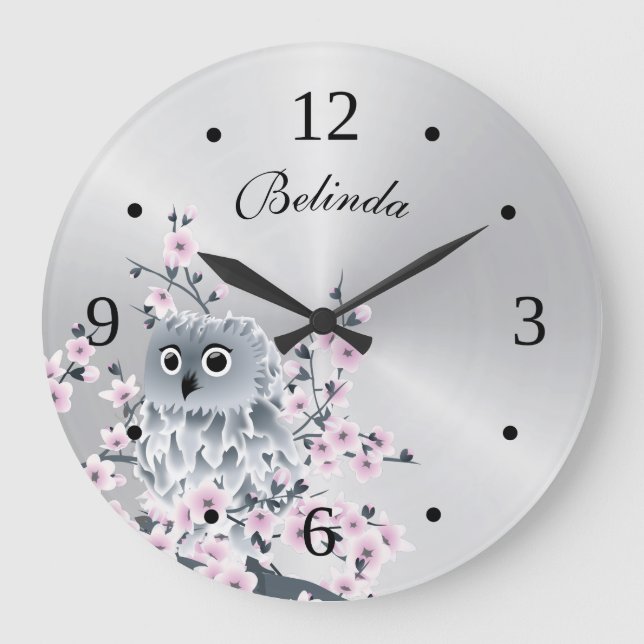Niedliche Eule und Kirschblüten Silber-Monogramm Große Wanduhr (Vorderseite)