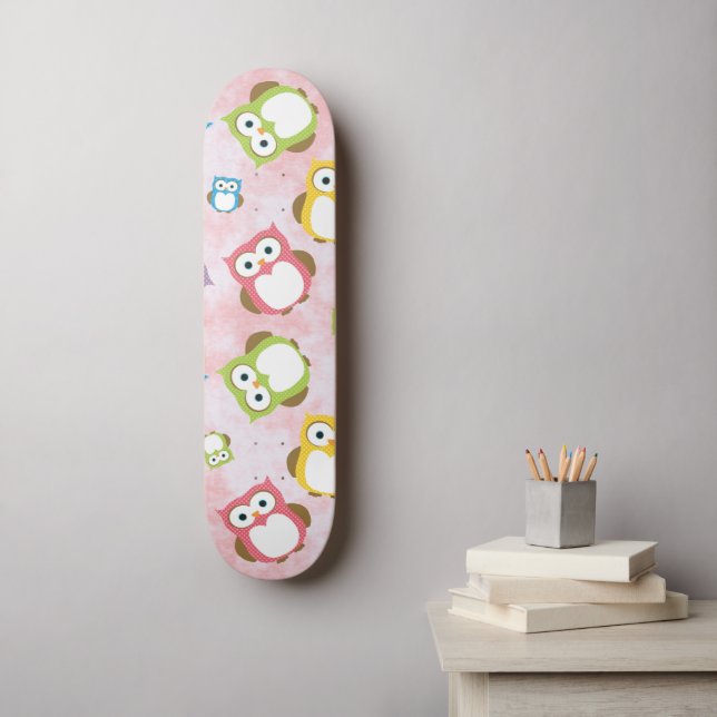 Niedliche Eulen, Eukalyptusmuster, farbige Eulen,  Skateboard (Wandkunst)