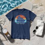 Niedliche Fahrt Schiff Sunset Family Trip T-Shirt<br><div class="desc">Coole,  maßgeschneiderte Kreuzfahrtschiff-T - Shirt in marineblau für Ihre Wiedersehen oder Frühjahrspause Ausflug nach Bermuda,  den Bahamas oder in die Karibik. Passen Sie diese niedlichen Sonnenuntergang-T-Shirts mit Ihrem Familiennamen und Ziel oder Jahr an.</div>
