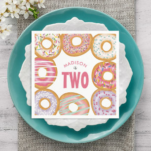 Niedliche, farbenfrohe Donuts Zwei. Geburtstag Serviette