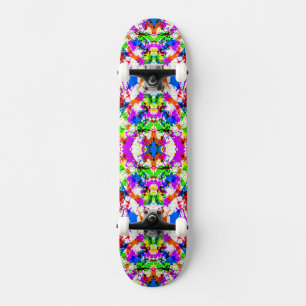 Niedliche Farbgestaltung von Spritzern Skateboard