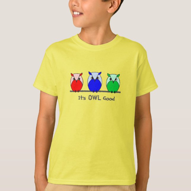 Niedliche farbige, rot-blaue Grüne Cartoon Owls T-Shirt (Vorderseite)